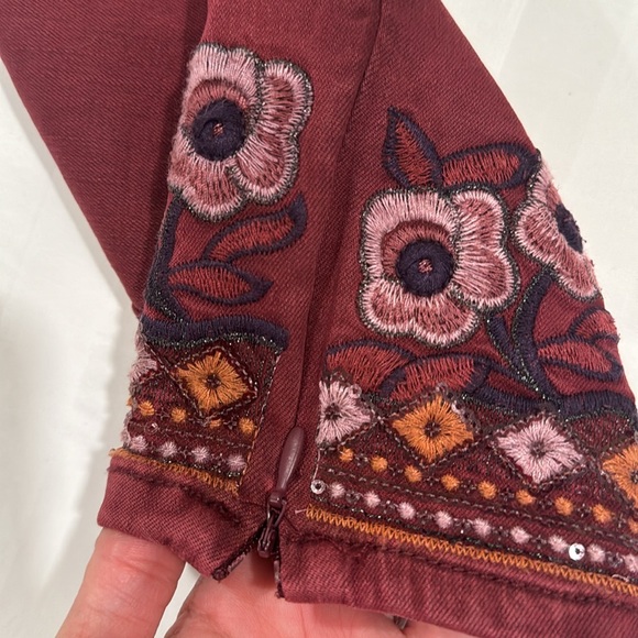 Desigual cropped jeans deep red with beautiful hem details and zipper size 40 - Picture 4 of 12